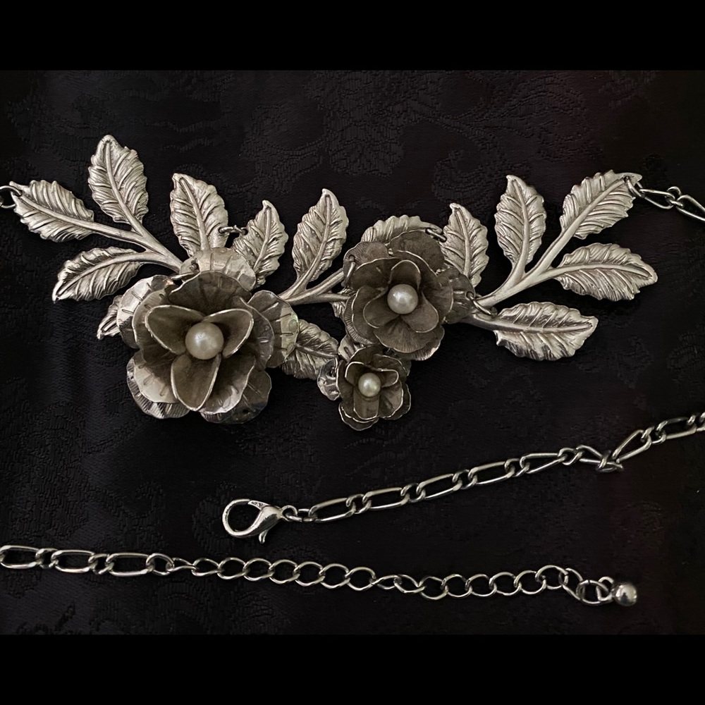 Silver flower necklace